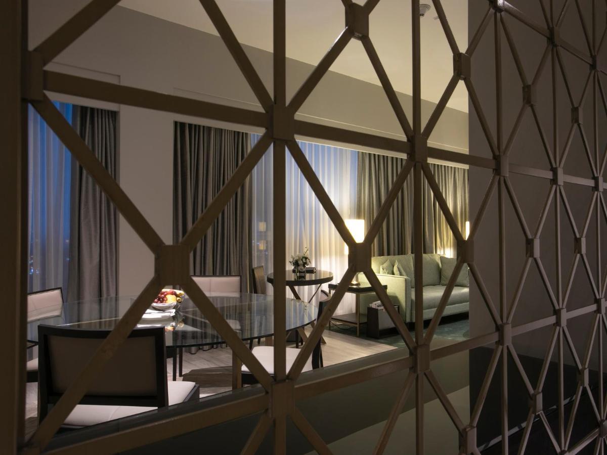 Hyatt Regency Al Kout Mall Kuveyt Dış mekan fotoğraf The interior of a suite at the Mandarin Oriental, Munich